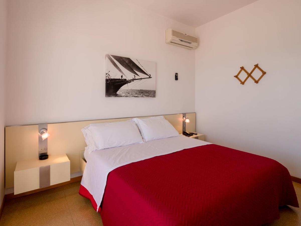 סניגליה Hotel Europa מראה חיצוני תמונה